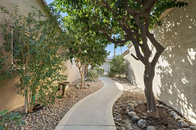 48543 Via Encanto, La Quinta CA: https://media.crmls.org/mediaz/220b9791-9a00-43a0-a5d9-a7e0bc45e17b.jpg