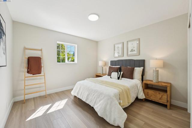 431 Alameda De Las Pulgas, Redwood City CA: https://media.crmls.org/mediaz/220c22e9-37c8-4f55-9856-40caea6d409e.jpg