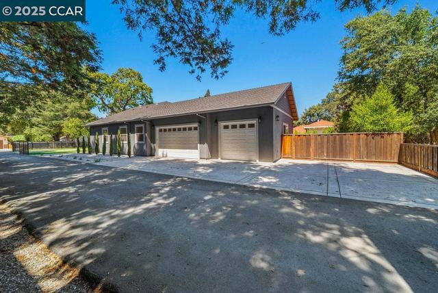 100 Alderwood Rd, Walnut Creek CA: https://media.crmls.org/mediaz/220c2756-9f1e-490e-a0f2-c30c5b7ff759.jpg