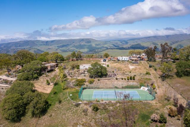 35000 Sky Ranch Road, Carmel Valley CA: https://media.crmls.org/mediaz/220c78e0-76d7-4284-8d55-52ab6dc49748.jpg