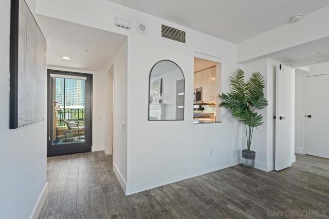 500 W Harbor Dr, San Diego CA: https://media.crmls.org/mediaz/220c808f-eff0-4d49-8774-e4116bcf756f.jpg
