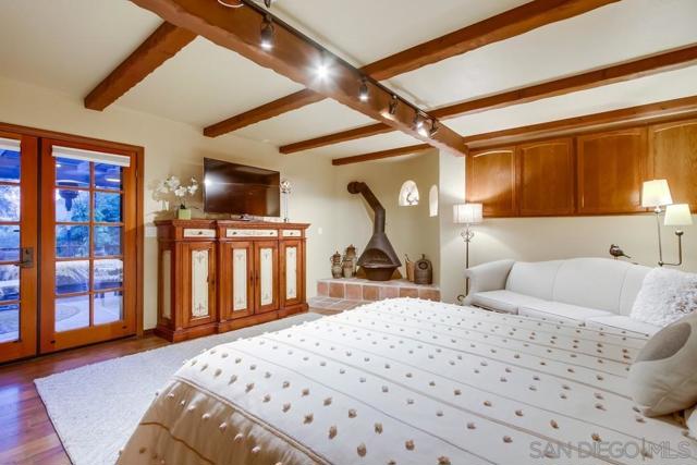 1935 Vista De La Montana, El Cajon CA: https://media.crmls.org/mediaz/220ca1df-7110-4f7b-9563-4d37313da065.jpg