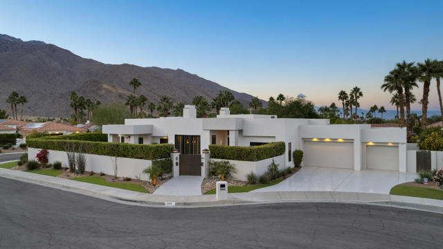 900 Dogwood Circle E, Palm Springs, CA 92264