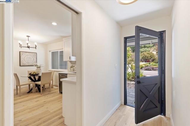 21 Muth Dr, Orinda CA: https://media.crmls.org/mediaz/220d3902-a32c-4edf-8e50-b4eaba5b4058.jpg