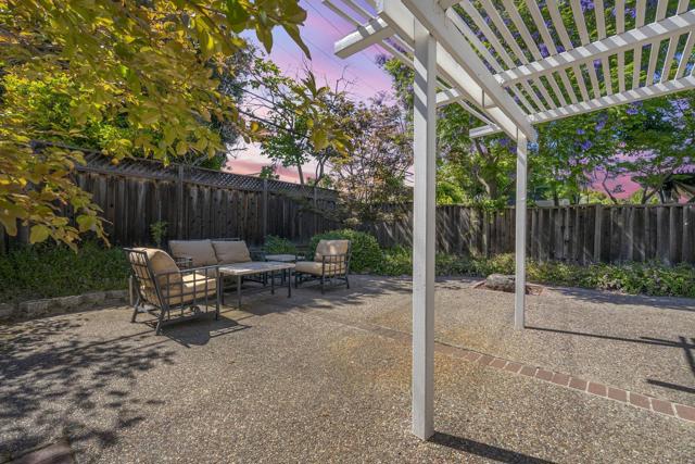 1655 Kennard Way, Sunnyvale CA: https://media.crmls.org/mediaz/220d9d9d-e9db-4c45-a5d4-0f7a4d283490.jpg