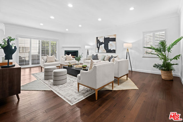 11928 Kiowa Avenue, Los Angeles CA: https://media.crmls.org/mediaz/220e0cbe-0dff-4964-b888-25f76720e508.jpg