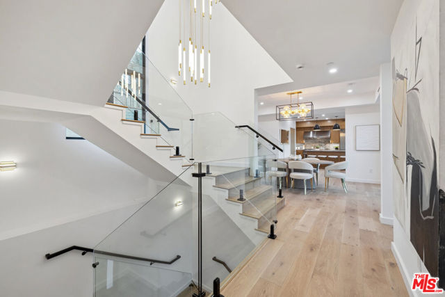 5221 Campo Road, Woodland Hills CA: https://media.crmls.org/mediaz/220e1dd5-5d93-438a-9104-fcb220c5e472.jpg