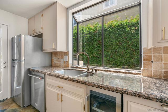 2544 Navarra Rd, Carlsbad CA: https://media.crmls.org/mediaz/220e319a-f976-4079-b350-39f12440f3eb.jpg