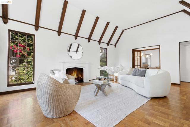 1048 Annerley Rd, Oakland CA: https://media.crmls.org/mediaz/220ed4aa-d351-4f5f-8423-e3b52c24ce47.jpg