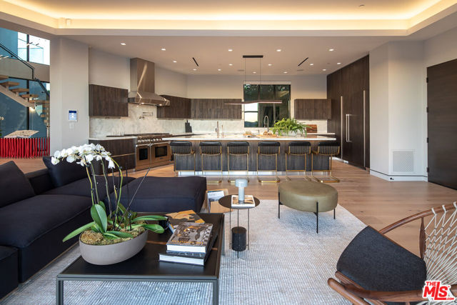 2371 Achilles Drive, Los Angeles CA: https://media.crmls.org/mediaz/220f0a0f-62e4-4a1f-8e01-36183a49f1dc.jpg