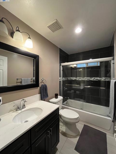 38270 Farwell Dr, Fremont CA: https://media.crmls.org/mediaz/220fb64f-92f9-4f98-bf16-dea3ac118972.jpg