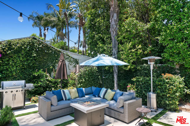 13155 Hartsook Street, Sherman Oaks CA: https://media.crmls.org/mediaz/220fd40e-c36a-46c0-8ef9-7690ec4f077e.jpg