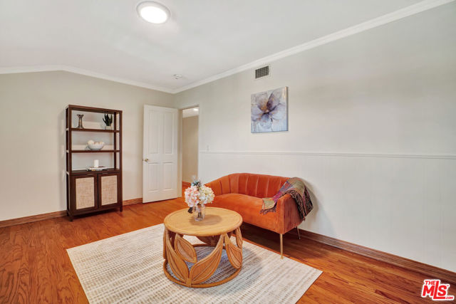 5025 Delita Place, Woodland Hills CA: https://media.crmls.org/mediaz/22100752-cc30-4a29-b11c-17b9e9175ab6.jpg