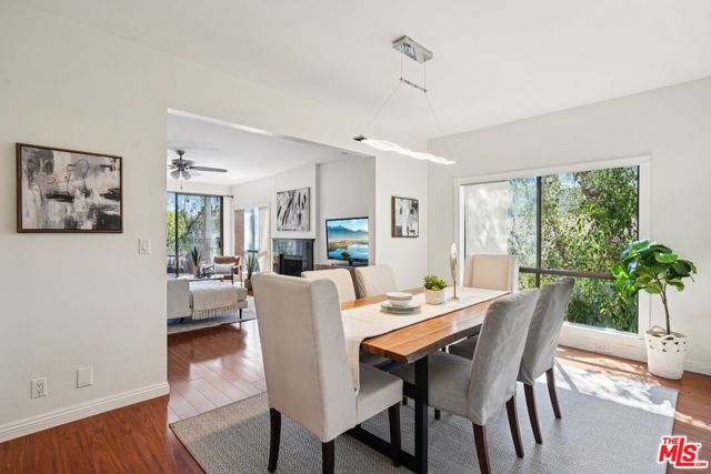 1209 Amherst Avenue, Los Angeles CA: https://media.crmls.org/mediaz/221024d9-0344-4d7f-8477-b51e415db887.jpg