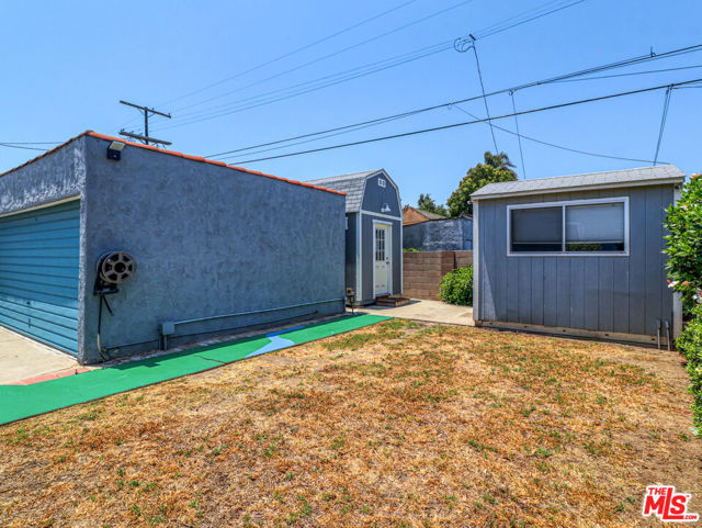 7415 S Harvard Boulevard, Los Angeles CA: https://media.crmls.org/mediaz/22105073-4270-490a-9c7e-76cb9249b5d3.jpg