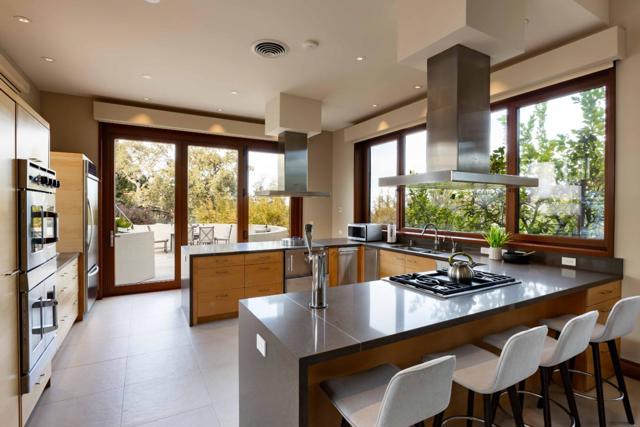 27500 La Vida Real, Los Altos Hills CA: https://media.crmls.org/mediaz/2210ad03-0efd-4f0e-8593-9b6f712bee12.jpg