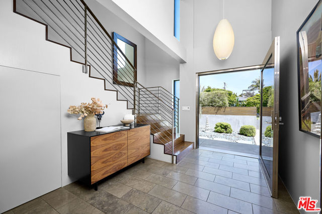 2329 Clement Avenue, Venice CA: https://media.crmls.org/mediaz/2210ee2d-e105-4442-ab85-54adbe92e0a1.jpg