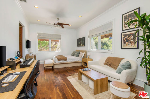 24908 Bella Vista Drive, Calabasas CA: https://media.crmls.org/mediaz/22111385-6e94-40c8-9e1e-9a5ae2c52c2f.jpg