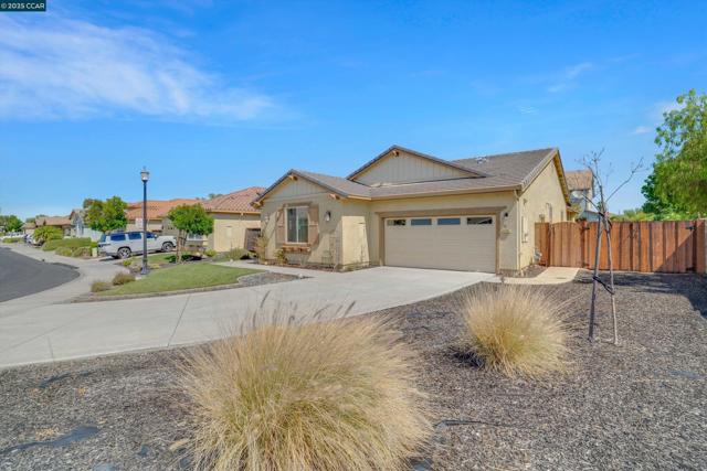 8275 Brookhaven Cir, Discovery Bay CA: https://media.crmls.org/mediaz/2211249d-4e2d-438d-84ff-d415bc2c4dfd.jpg