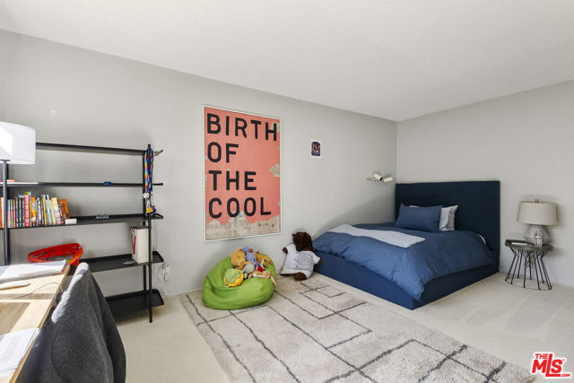 2252 Gloaming Way, Beverly Hills CA: https://media.crmls.org/mediaz/2211c653-2ff9-4076-9d8f-b66cb3b7a9a9.jpg
