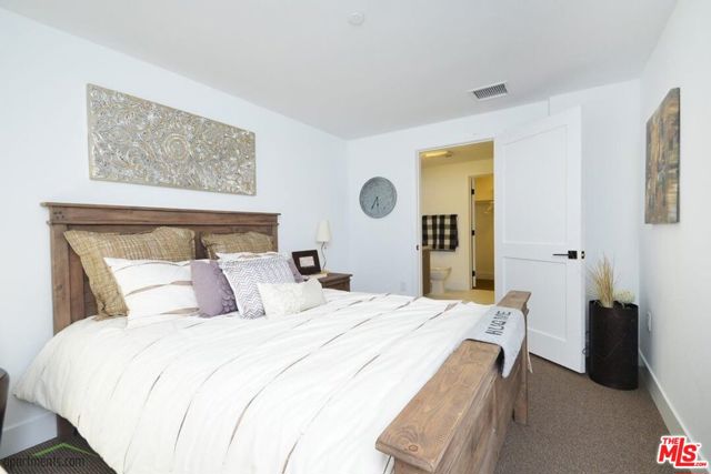 1168 S Barrington Avenue, Los Angeles CA: https://media.crmls.org/mediaz/22125b10-61be-4c2f-aa61-42d958af5b6b.jpg