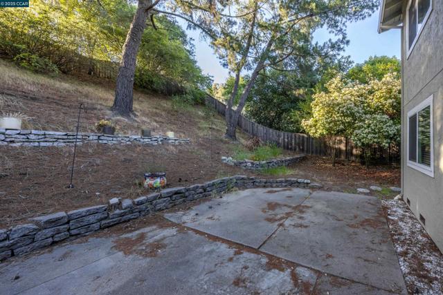 320 Miranda Ln, Alamo CA: https://media.crmls.org/mediaz/221292a8-08b0-4b3f-a673-18d7495edc50.jpg