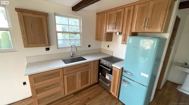 366 Palm Ave, Chula Vista CA: https://media.crmls.org/mediaz/2212aa55-f2ad-4fef-b1c6-1968d4df4c6f.jpg