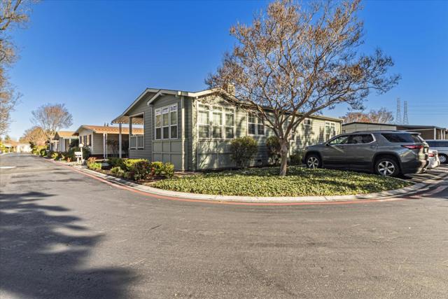 690 Persian Drive, Sunnyvale CA: https://media.crmls.org/mediaz/2213ec92-dad3-48ba-aac8-0c0ec99683c8.jpg