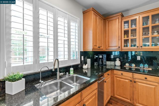1656 Colchester St, Danville CA: https://media.crmls.org/mediaz/221410b4-adc2-4cf1-a196-e97153ec61bf.jpg