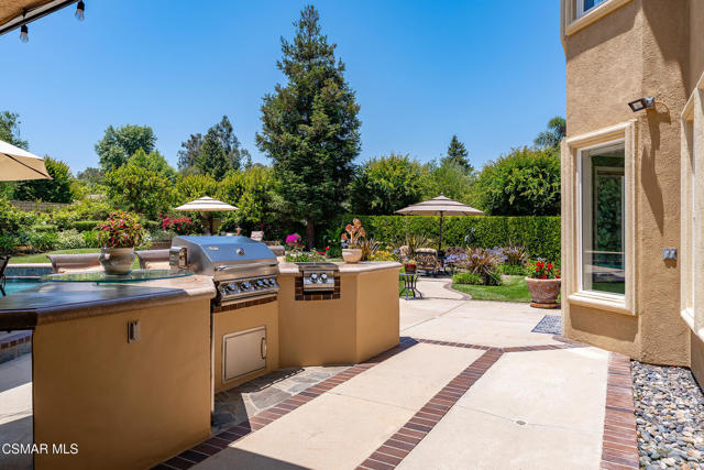 684 Noble Road, Simi Valley CA: https://media.crmls.org/mediaz/22144264-1eb3-4e64-941c-79218bba4875.jpg