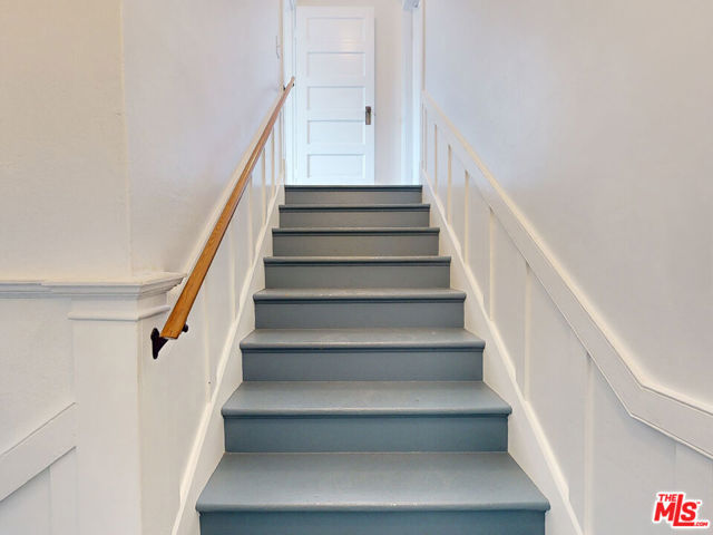 45 Breeze Avenue, Venice CA: https://media.crmls.org/mediaz/22145413-b835-4514-9f71-b29a330467f0.jpg