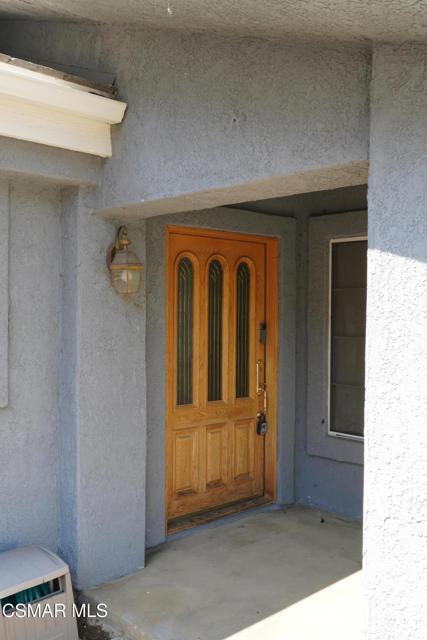 438 Talbert Avenue, Simi Valley CA: https://media.crmls.org/mediaz/22149011-0996-459f-8e5d-d0c3d198aeba.jpg