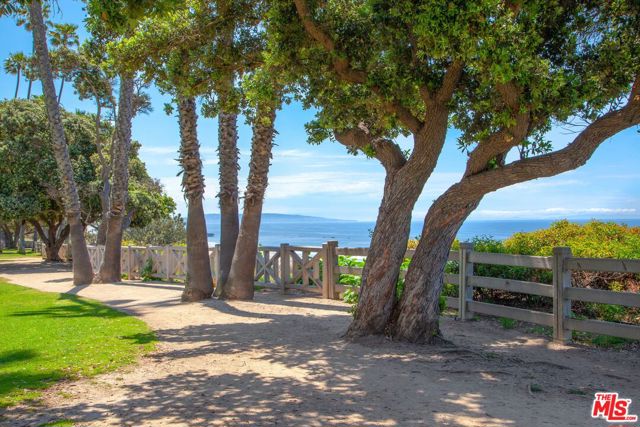 535 OCEAN Avenue, Santa Monica CA: https://media.crmls.org/mediaz/2214a550-7ae5-4d70-84d8-3fd6a074f170.jpg