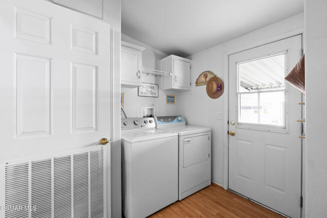1215 Anchors Way Drive, Ventura CA: https://media.crmls.org/mediaz/2214d93f-383d-4197-887b-e2c13d447fb7.jpg