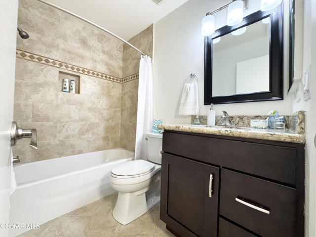 607 Valley Oak Lane, Newbury Park CA: https://media.crmls.org/mediaz/22152f2b-588c-47da-acad-4460658d268d.jpg