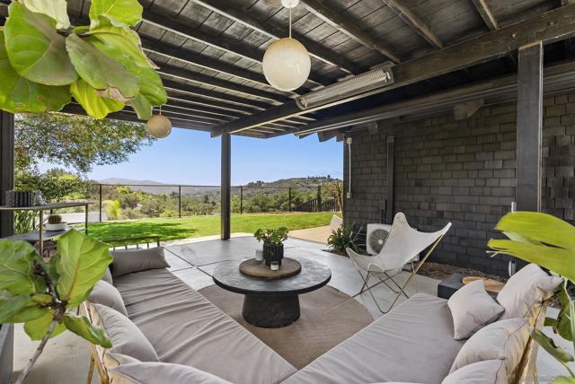 3860 Las Flores, Fallbrook CA: https://media.crmls.org/mediaz/22159576-bc0f-4b11-a42a-cad32151a1d9.jpg