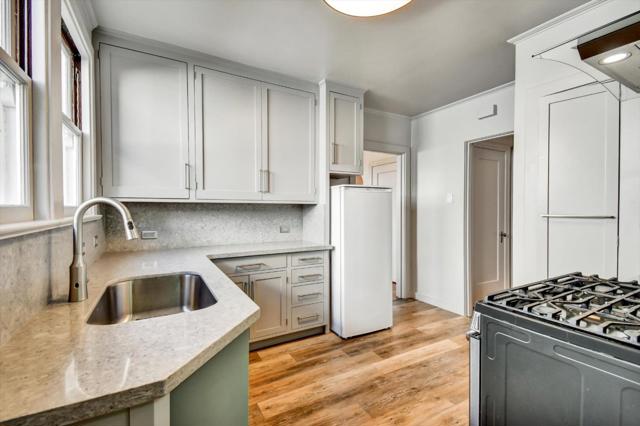 1137 Capuchino Avenue, Burlingame CA: https://media.crmls.org/mediaz/221671ba-af38-43ef-a9d5-9ae4a004c810.jpg