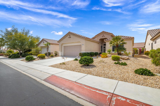 78687 Stansbury Court, Palm Desert CA: https://media.crmls.org/mediaz/2216a05d-77db-43c3-87b5-a943dee93a64.jpg