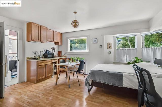 1827 Berkeley Way, Berkeley CA: https://media.crmls.org/mediaz/2216ec05-5700-431c-a31c-566a8ca6e2d5.jpg