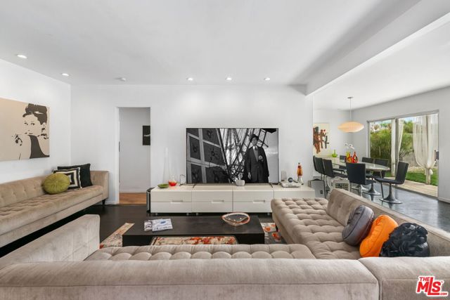 3229 Rosewood Avenue, Los Angeles CA: https://media.crmls.org/mediaz/22171f2e-02f0-4b2b-b631-b20ade764135.jpg