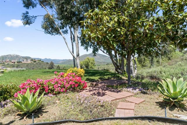 18197 Valladares Dr, San Diego CA: https://media.crmls.org/mediaz/22174f80-2805-466c-9b50-4220ca69987e.jpg