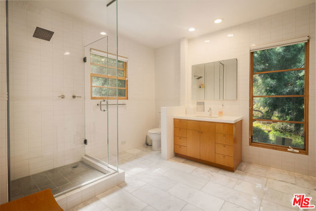 7640 Woodrow Wilson Drive, Los Angeles CA: https://media.crmls.org/mediaz/2217e77d-c329-4661-943b-c352941d6a4e.jpg