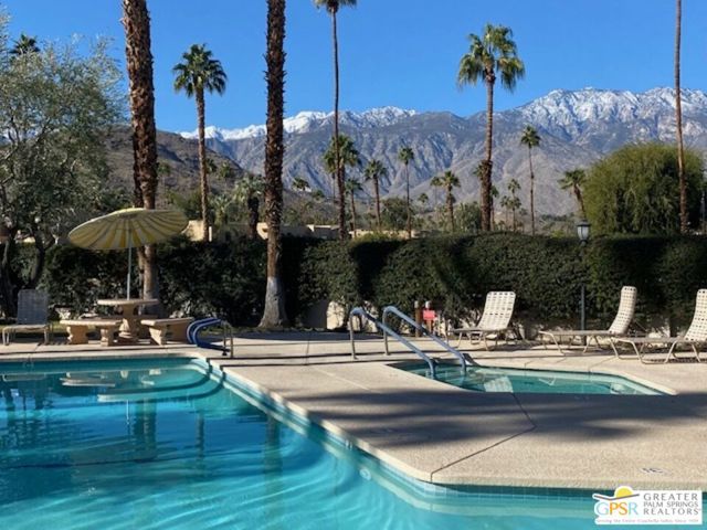 2700 Lawrence Crossley Road, Palm Springs CA: https://media.crmls.org/mediaz/22182d93-1996-490f-bf3e-8aeeac584509.jpg