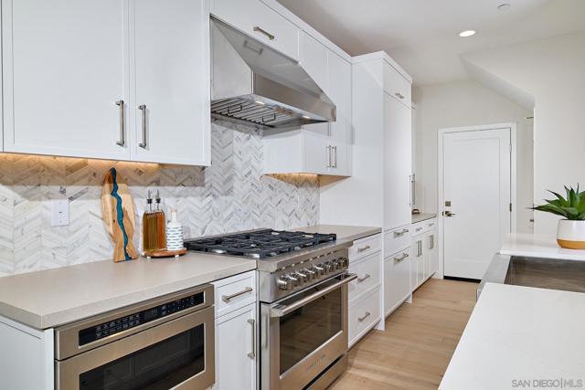571 N Vulcan Ave, Encinitas CA: https://media.crmls.org/mediaz/22189d0e-362d-45b2-a392-8b8d26246daa.jpg
