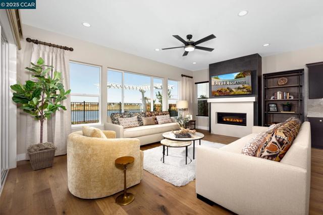 17585 Bushwick Lane, Lathrop CA: https://media.crmls.org/mediaz/2218b887-ea3f-4b8b-a7fc-53b60986c5e5.jpg