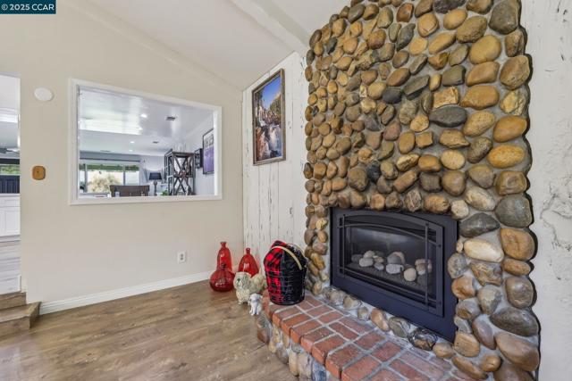 5521 Alaska Dr, Concord CA: https://media.crmls.org/mediaz/2218c9f7-54c4-4aab-a8e3-104fe0b9080d.jpg