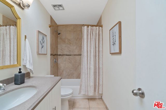4900 Overland Avenue, Culver City, California 90230, 2 Bedrooms Bedrooms, ,1 BathroomBathrooms,Condominium,For Sale,Overland,24405617