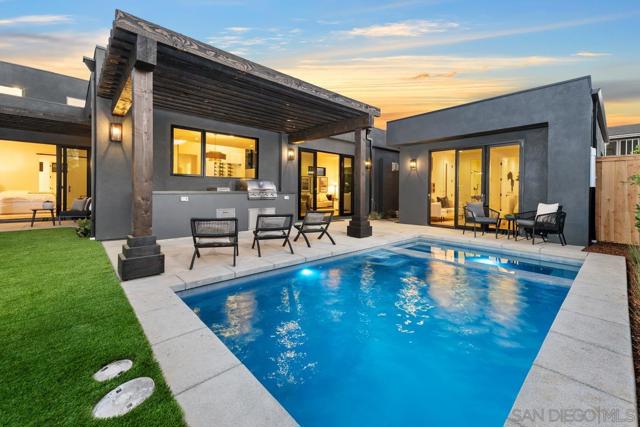 806 Hygeia, Encinitas CA: https://media.crmls.org/mediaz/22194756-5c42-4d87-8c57-243420e79386.jpg