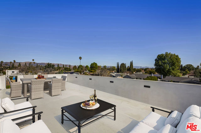 7313 Kentland Avenue, West Hills CA: https://media.crmls.org/mediaz/22199096-61c4-4300-8453-1079506fadff.jpg