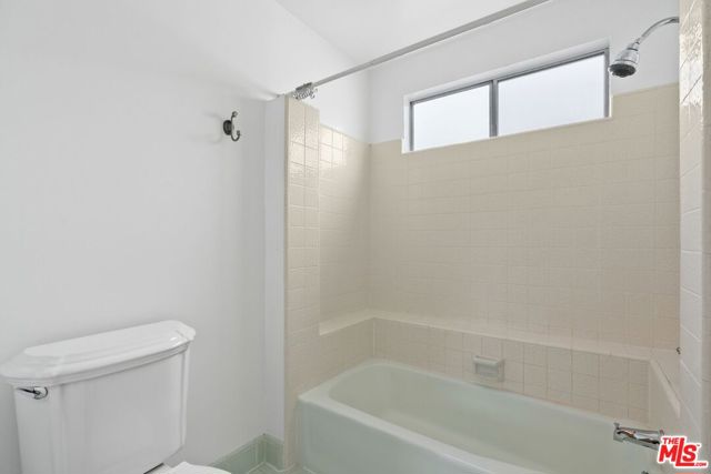17114 Palisades Circle, Pacific Palisades CA: https://media.crmls.org/mediaz/2219c7e2-be80-49e4-a4dc-88293ee6f62c.jpg